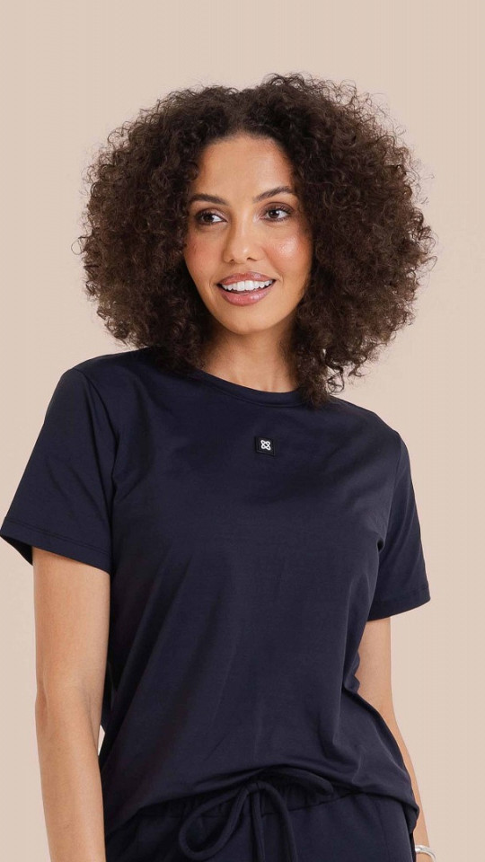 24270121 - Camiseta Comfy Logo Feminina Preta