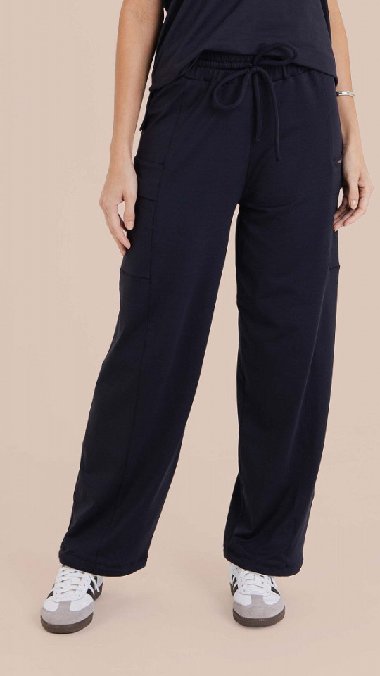 24271468 - Calça Feminina com Barra Regulável Preta