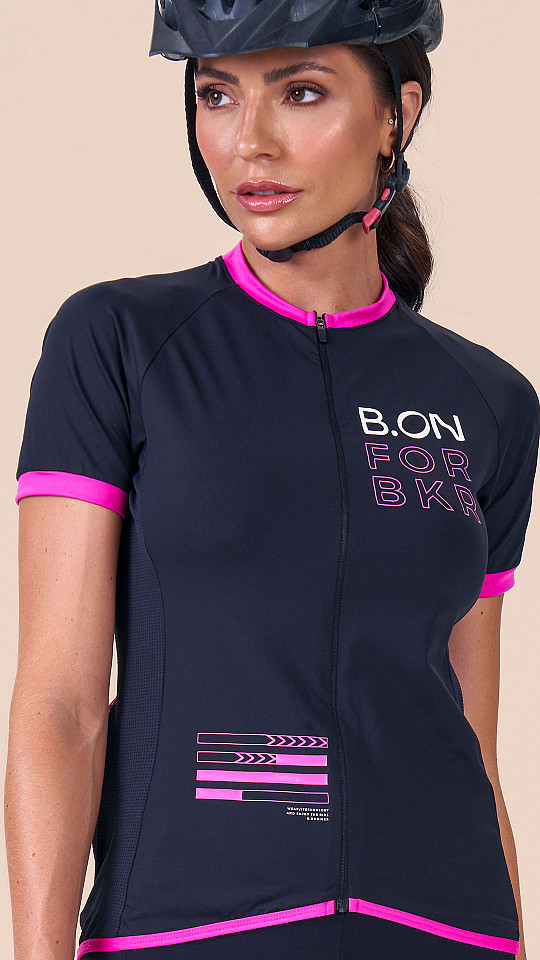 24270718 - Camisa Feminina B.ON Ciclismo Preta c/ Rosa